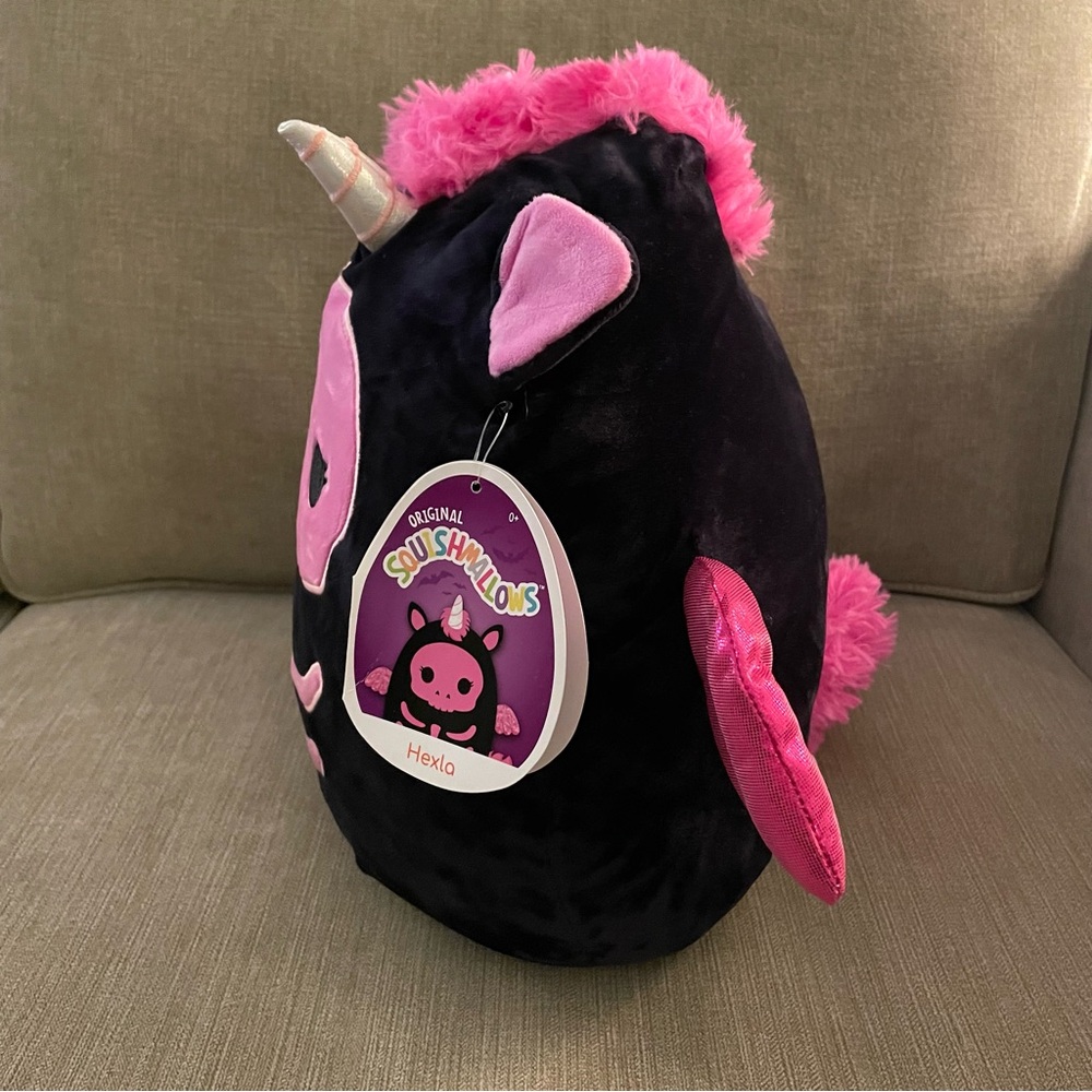 Squishmallows Hexla the black skeleton Pegacorn - Picture 3 of 3